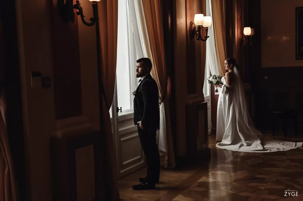 zydrune mindaugas plunge dvaras oginskio rumai sveksna sveksnos baznycia laura zyge photography 35 Wedding photographer Laura Žygė