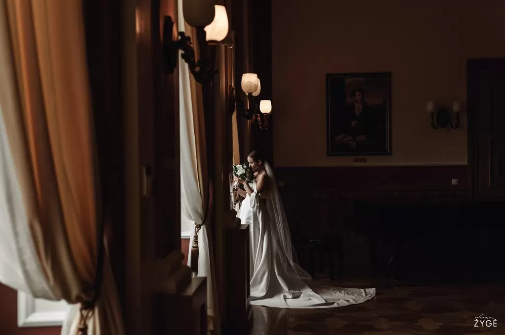 zydrune mindaugas plunge dvaras oginskio rumai sveksna sveksnos baznycia laura zyge photography 37 Wedding photographer Laura Žygė